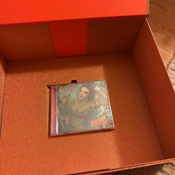 Taylor Swift The Life of a Showgirl Box & Sweater & CD - Picture 3 of 6